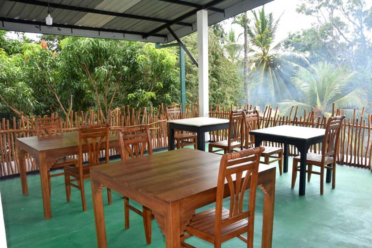 Thinaya Lake Resort 아누라다푸라 외부 사진