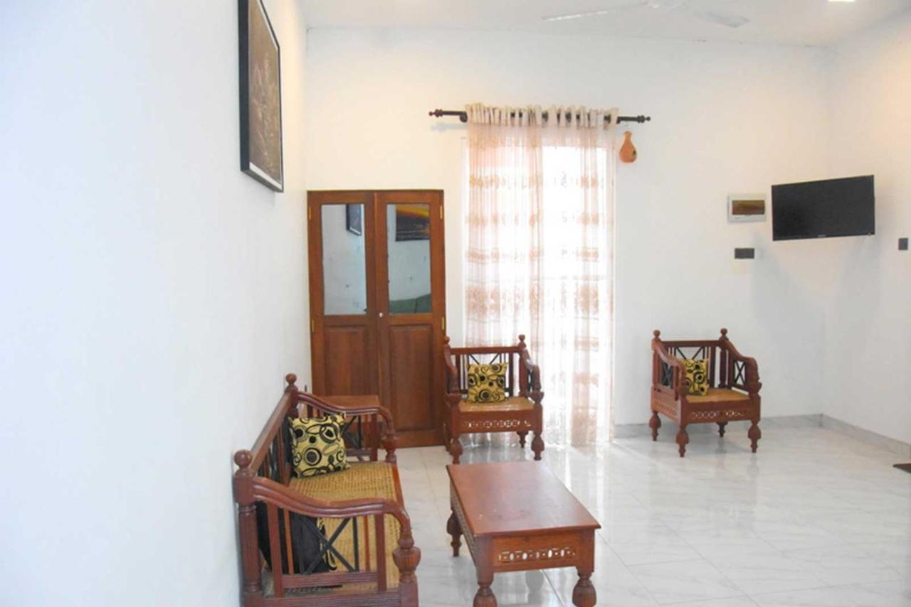 Thinaya Lake Resort 아누라다푸라 외부 사진