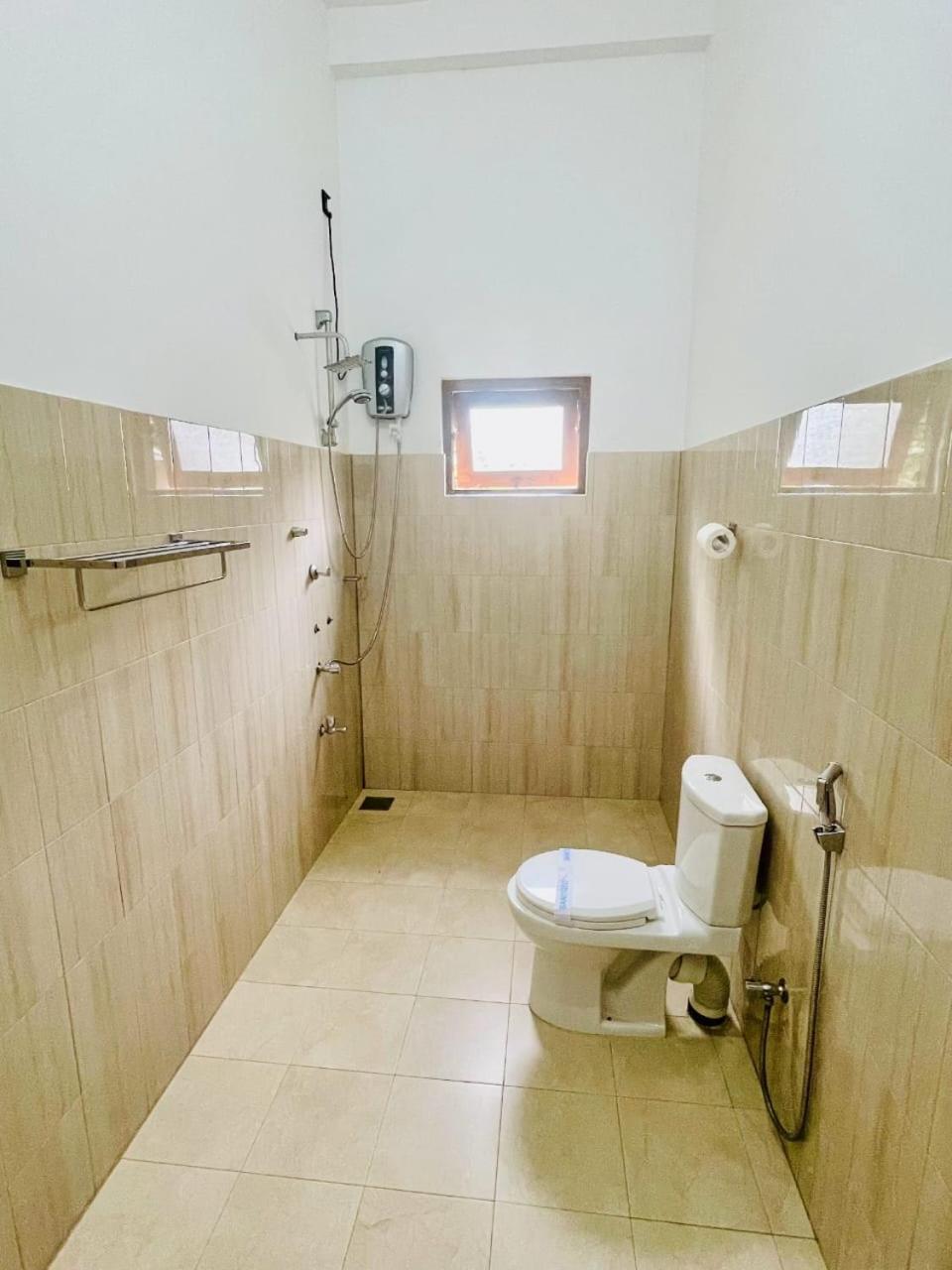 Thinaya Lake Resort 아누라다푸라 외부 사진